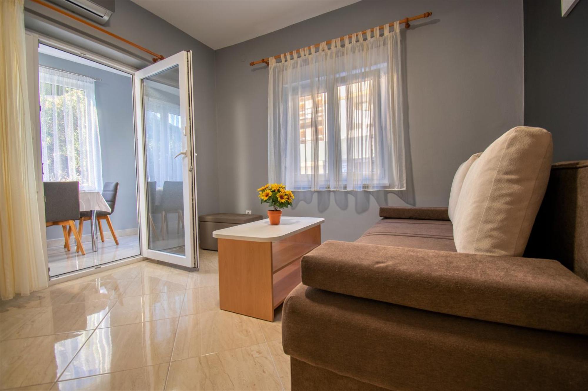 Apartments Hudovernik Baška Voda エクステリア 写真