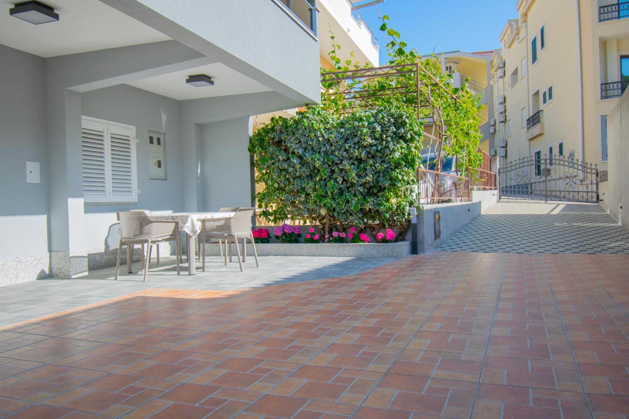 Apartments Hudovernik Baška Voda エクステリア 写真