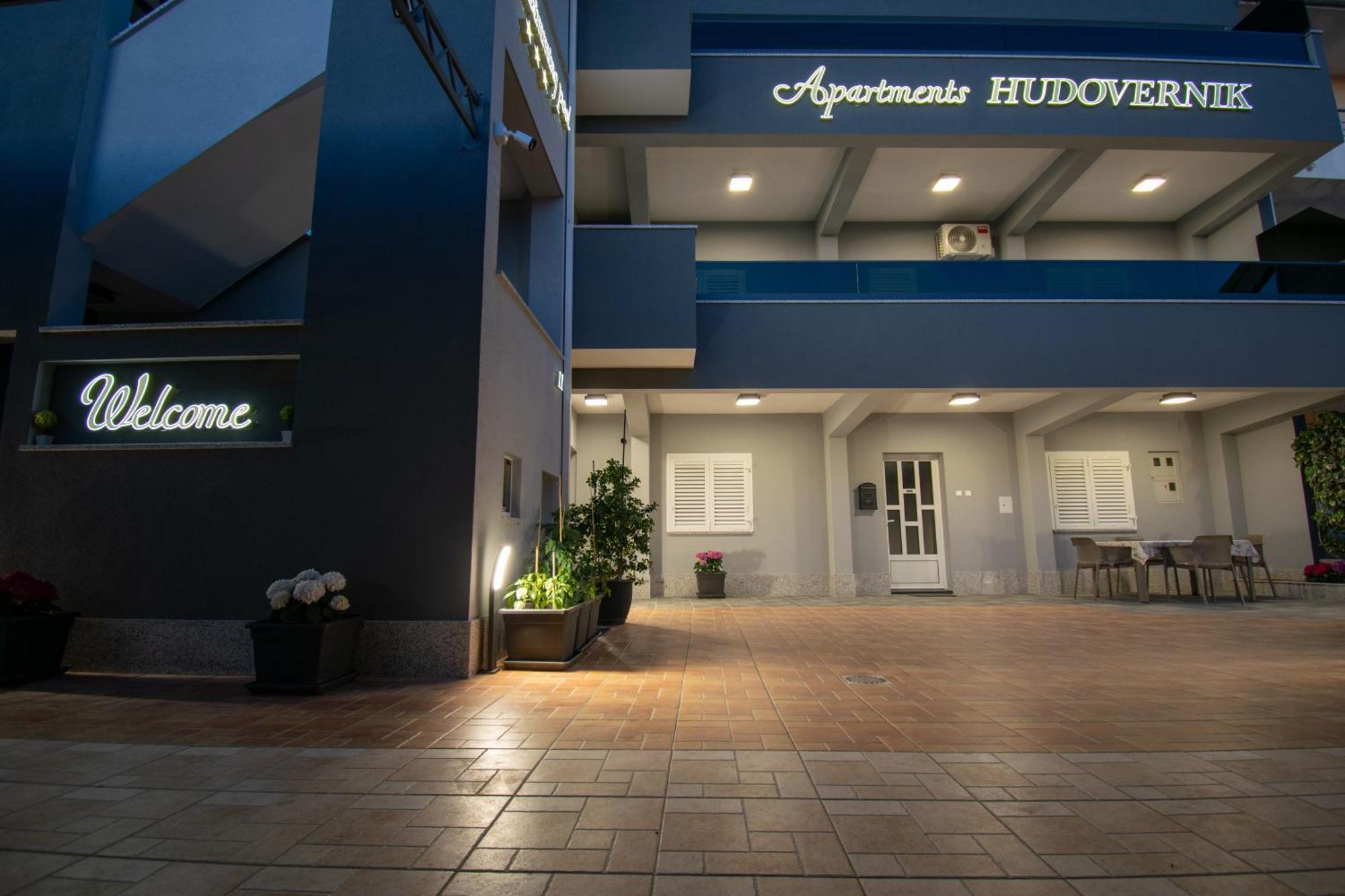 Apartments Hudovernik Baška Voda エクステリア 写真