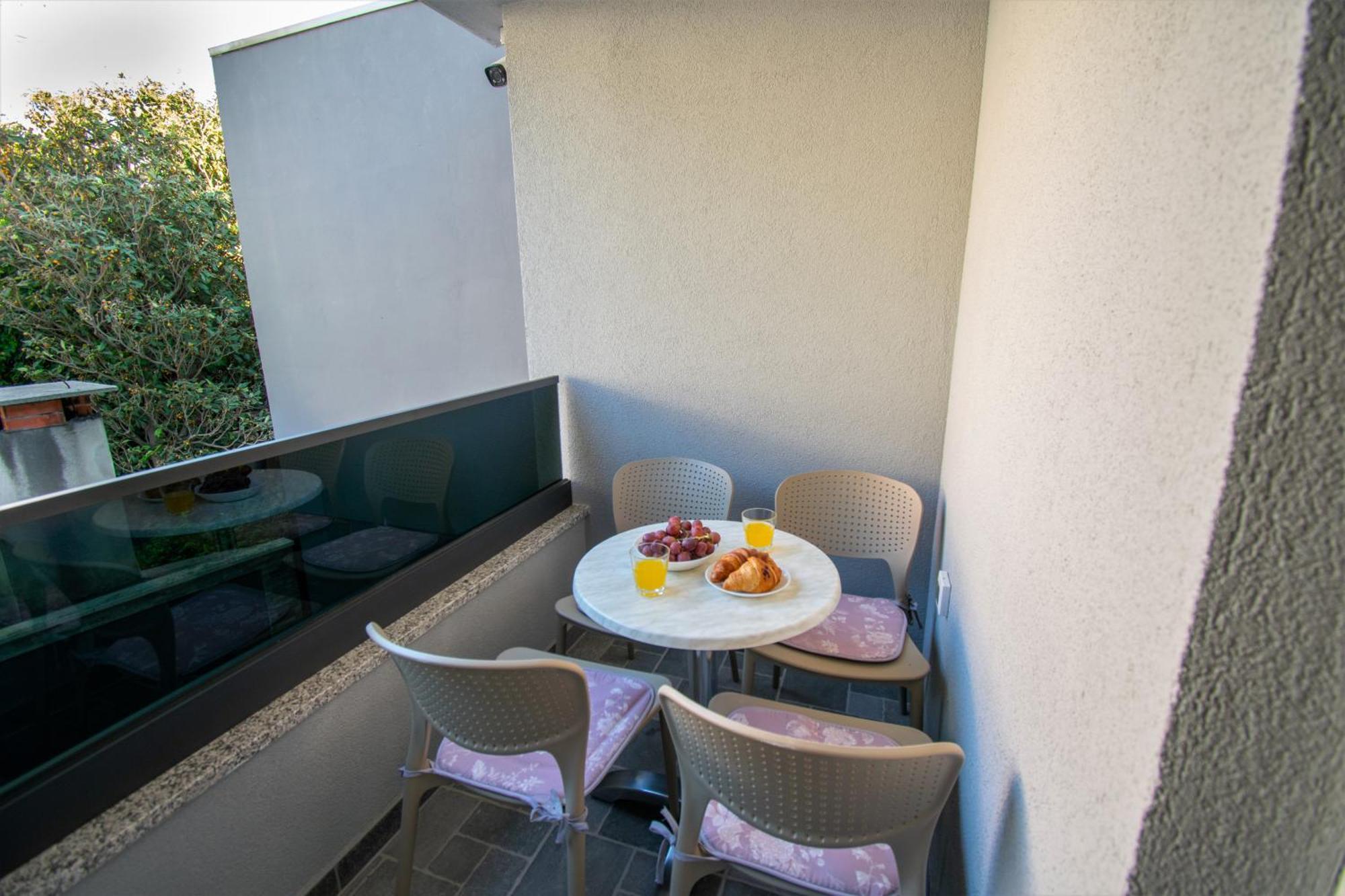 Apartments Hudovernik Baška Voda エクステリア 写真