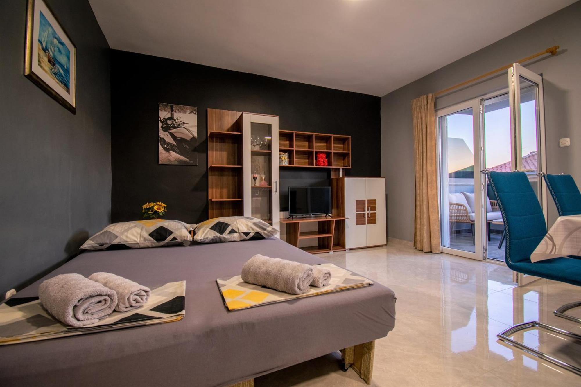 Apartments Hudovernik Baška Voda エクステリア 写真